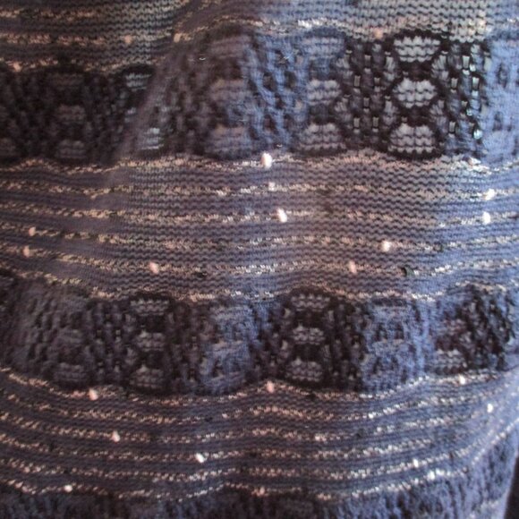 ๐งต Oxygen Navy Textured Long Sleeve Top โ Size M - Picture 7 of 7